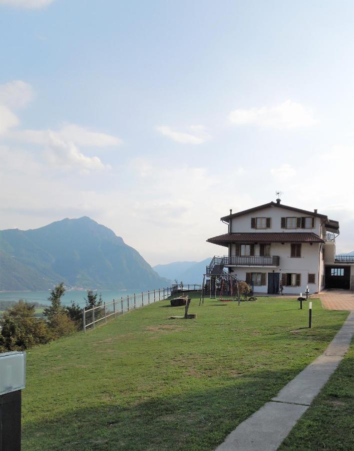 Villa A. F.Antastic V.Iew à Costa Volpino Extérieur photo