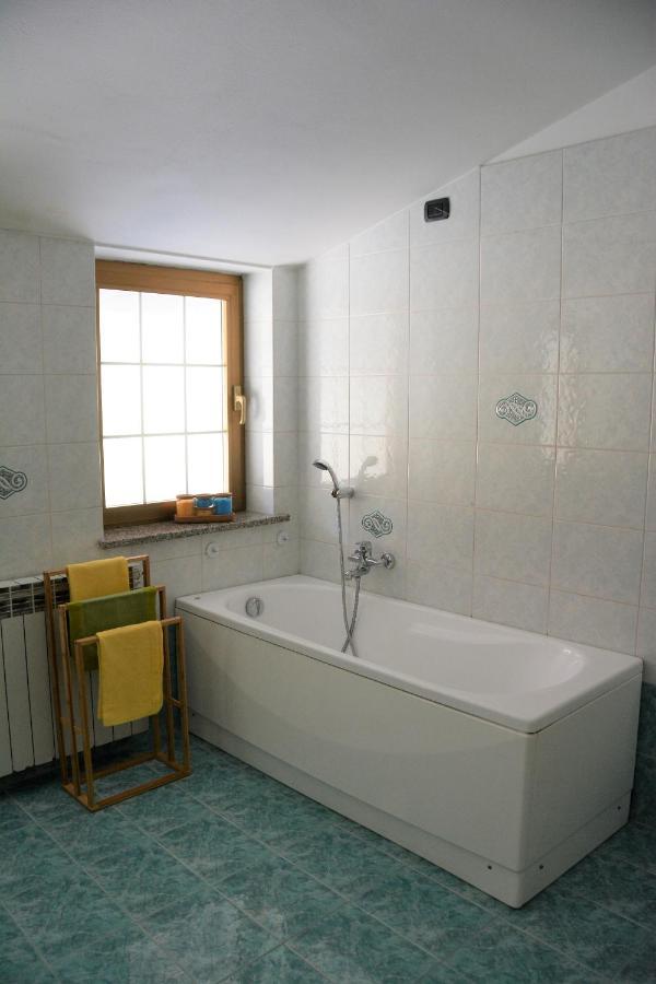 Villa A. F.Antastic V.Iew à Costa Volpino Extérieur photo
